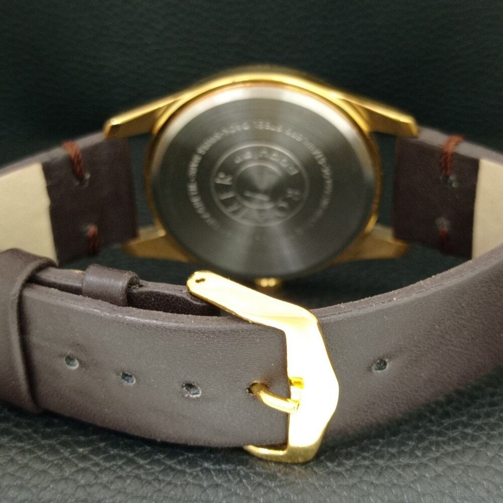Vintage 1973 Roamer Manual Mens Gold Watch W/Leather Strap & Red accents - Picture 2 of 9